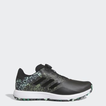 Adidas regala 5000 zapatos shop